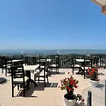 --hotel Deal-- With Castle View Hotell Krujë