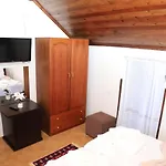 Hotell --hotel Deal-- With Castle View