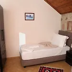--hotel Deal-- With Castle View 3* Krujë