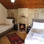 Hotell --hotel Deal-- With Castle View 3*