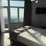 Hotell --hotel Deal-- With Castle View