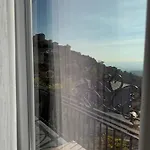 --hotel Deal-- With Castle View