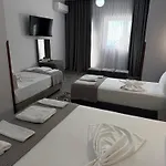 --hotel Deal-- With Castle View فندق 3*