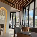 --hotel Deal-- With Castle View