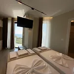 --hotel Deal-- With Castle View Hotell 3*