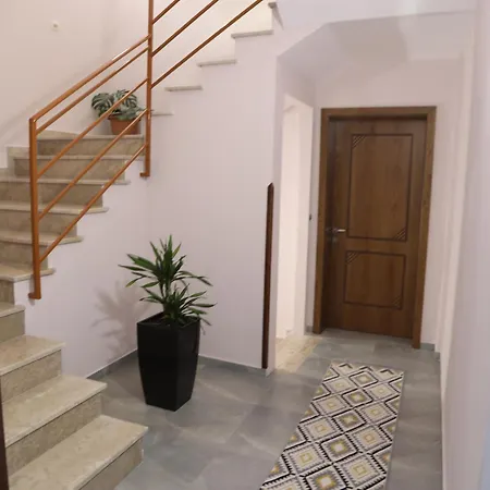 --hotel Deal-- With Castle View Hotel 3*