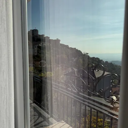 --hotel Deal-- With Castle View