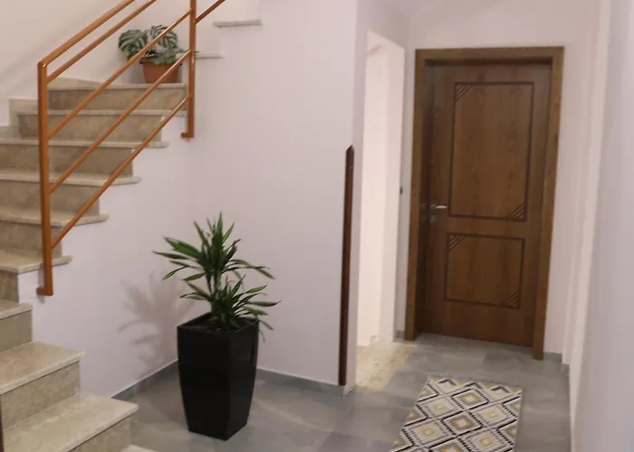 --hotel Deal-- With Castle View فندق 3*