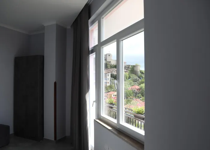 Otel --hotel Deal-- With Castle View