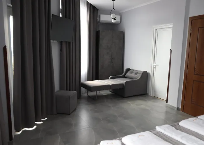 --hotel Deal-- With Castle View Otel 3*