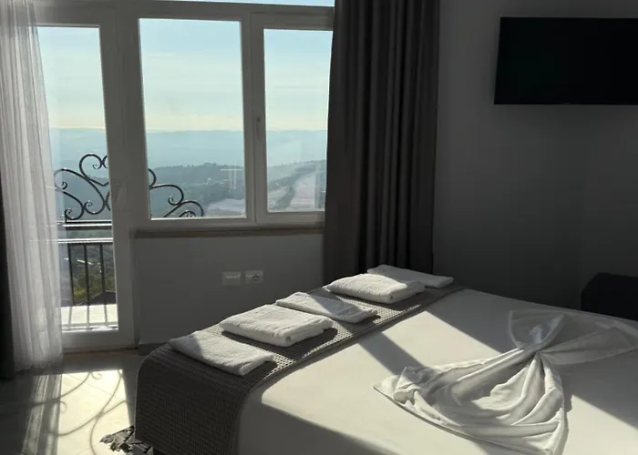 فندق --hotel Deal-- With Castle View
