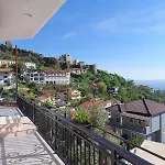 Ξενοδοχείο --hotel Deal-- With Castle View 3*
