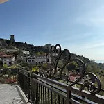 --hotel Deal-- With Castle View