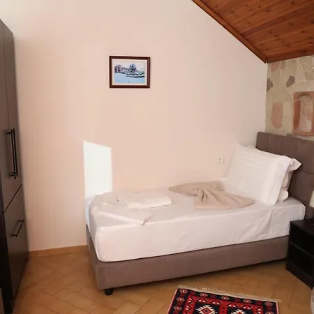 --hotel Deal-- With Castle View 3* Krujë