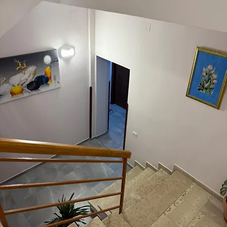 --hotel Deal-- With Castle View 호텔
