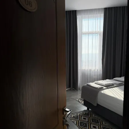 --hotel Deal-- With Castle View Hotel Kruje