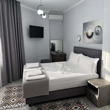 --hotel Deal-- With Castle View Krujë