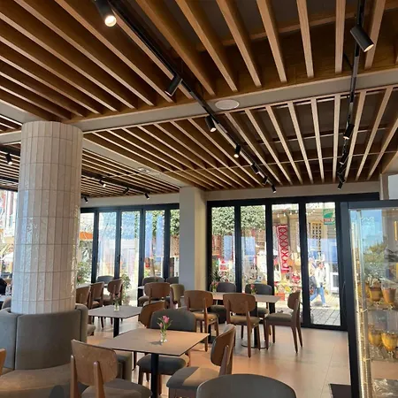 --hotel Deal-- With Castle View