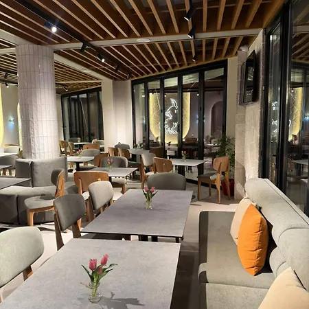 --hotel Deal-- With Castle View 3*