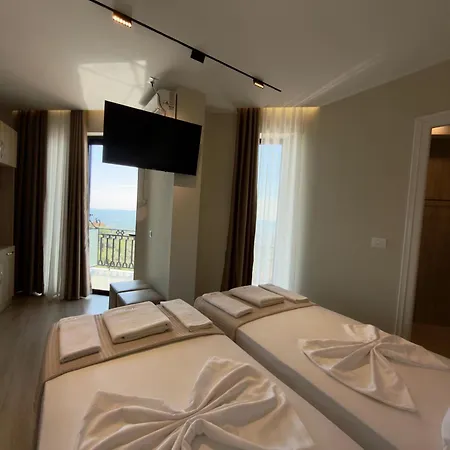 --hotel Deal-- With Castle View Szálloda 3*