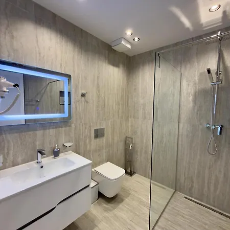--hotel Deal-- With Castle View Szálloda Kruja
