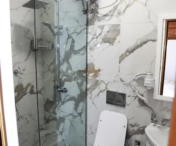 --hotel Deal-- With Castle View 3*