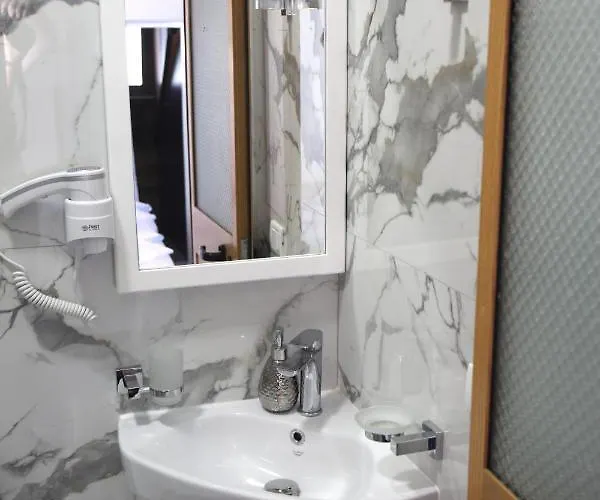 Hotel --hotel Deal-- With Castle View