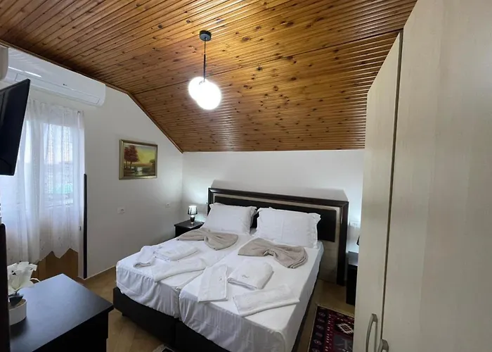 --hotel Deal-- With Castle View 3*