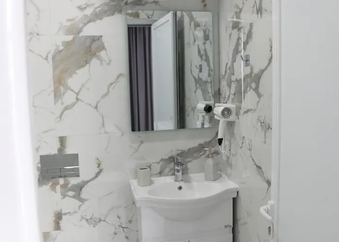 --hotel Deal-- With Castle View 3* Kruje