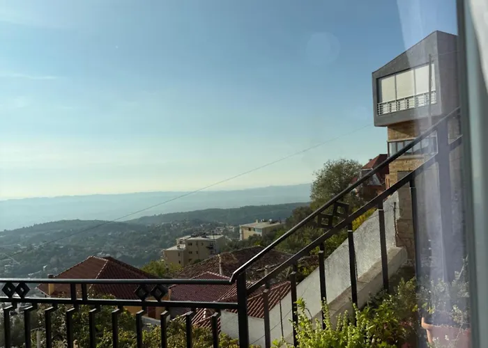 --hotel Deal-- With Castle View 3*