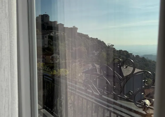 --hotel Deal-- With Castle View