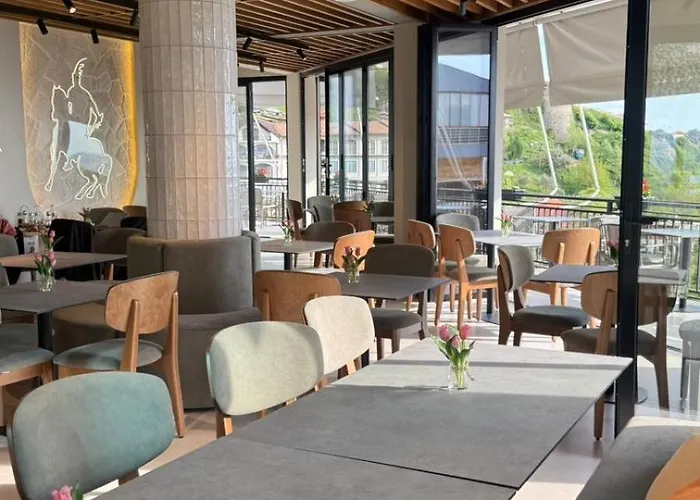 --hotel Deal-- With Castle View 3*