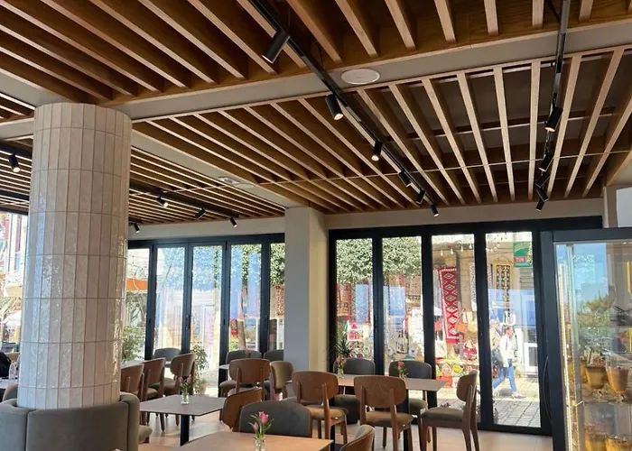 --hotel Deal-- With Castle View