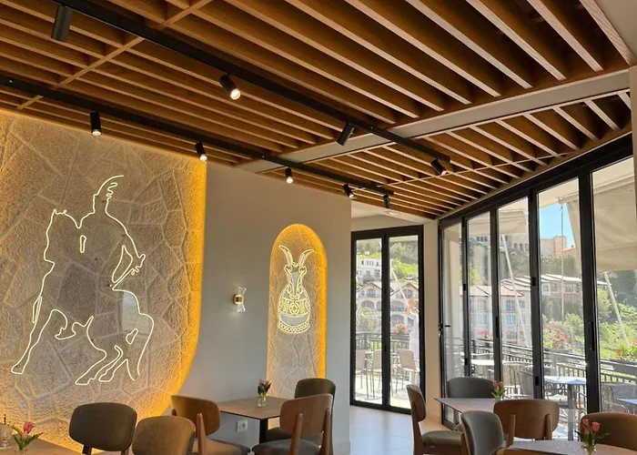 Hotel --hotel Deal-- With Castle View