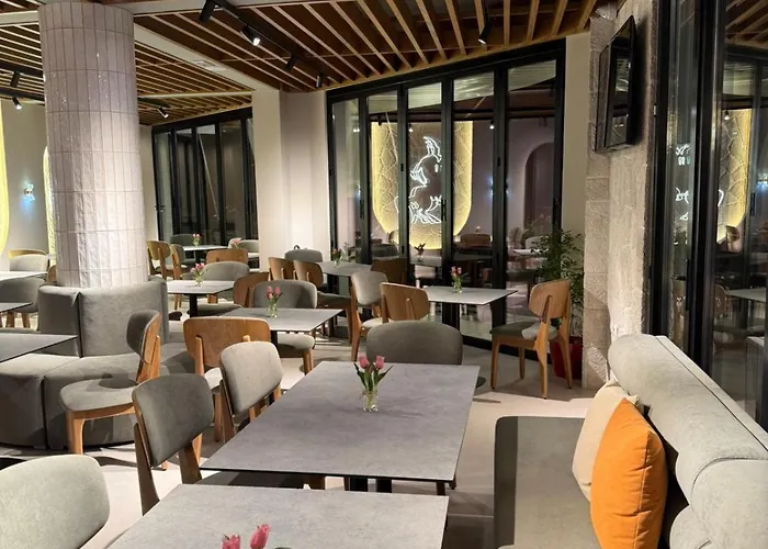 --hotel Deal-- With Castle View 3*